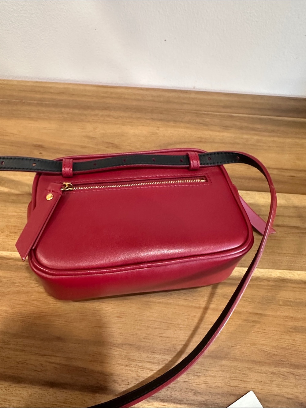 YVES SAINT LAURENT
Lou Chevron Leather Belt Bag Red - Picture 9 of 12